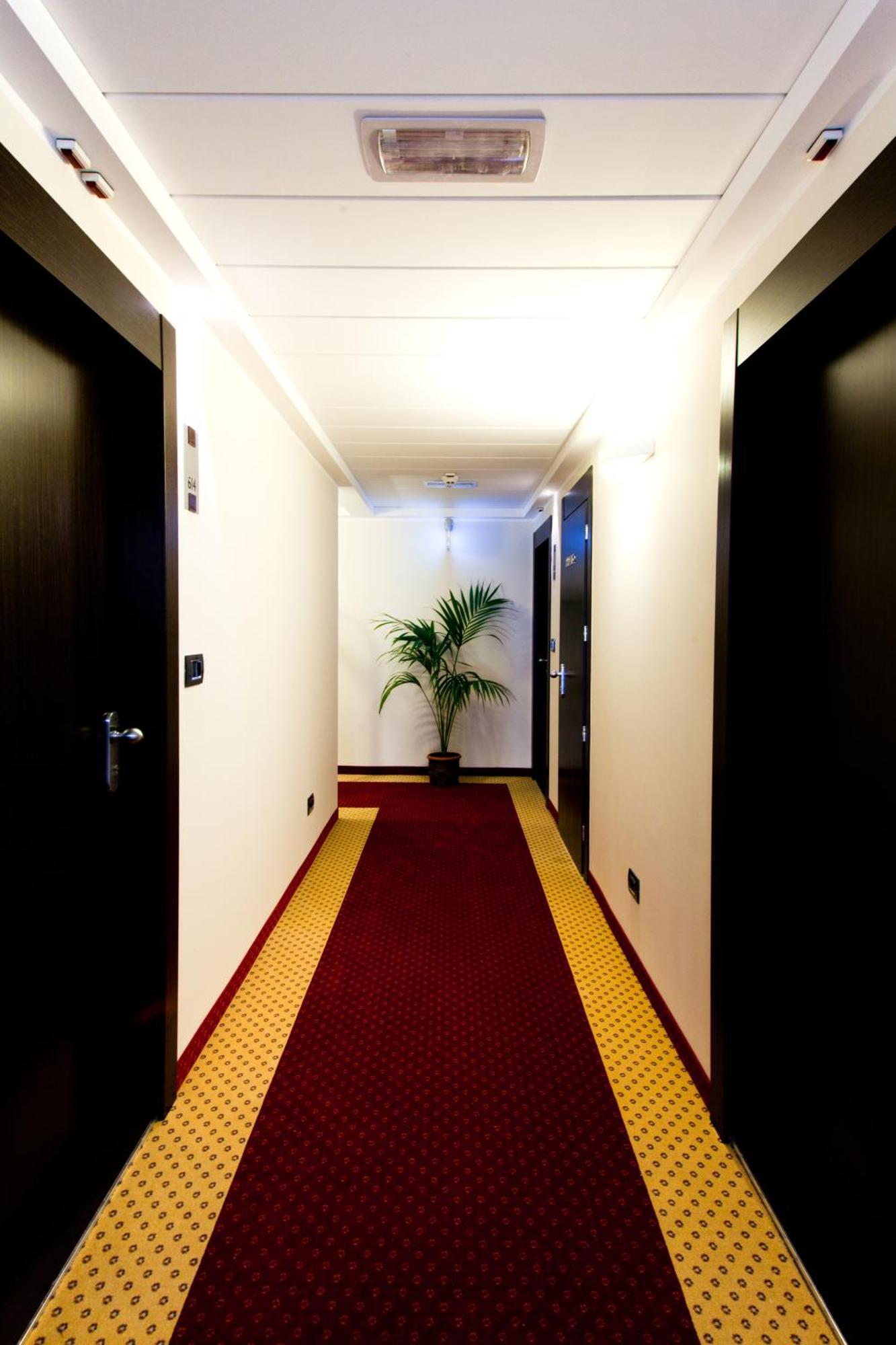 Terminal Palace&SPA Rimini Bagian luar foto