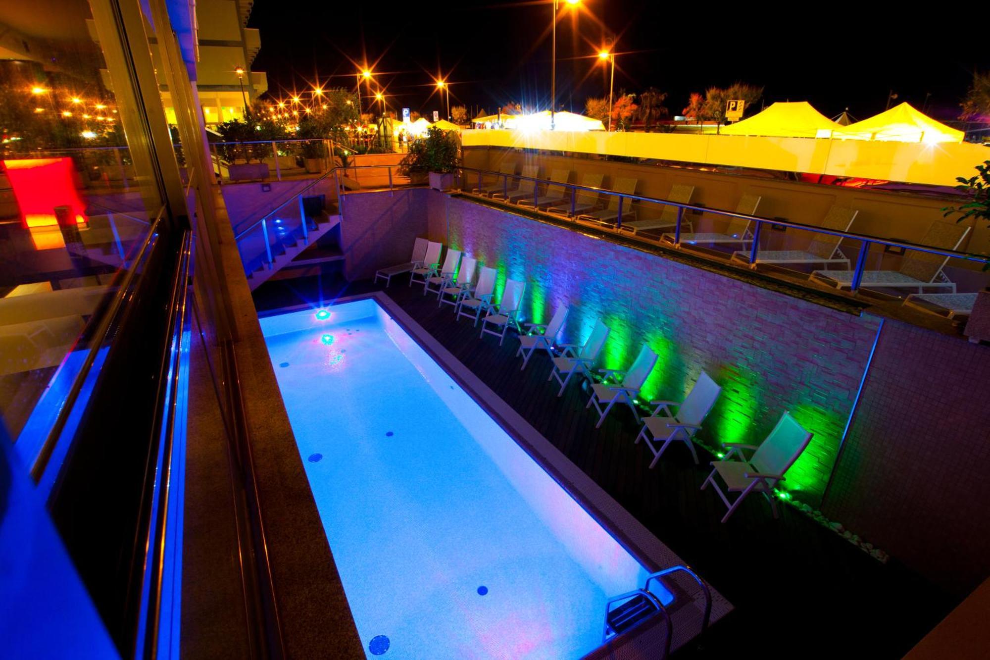 Terminal Palace&SPA Rimini Bagian luar foto