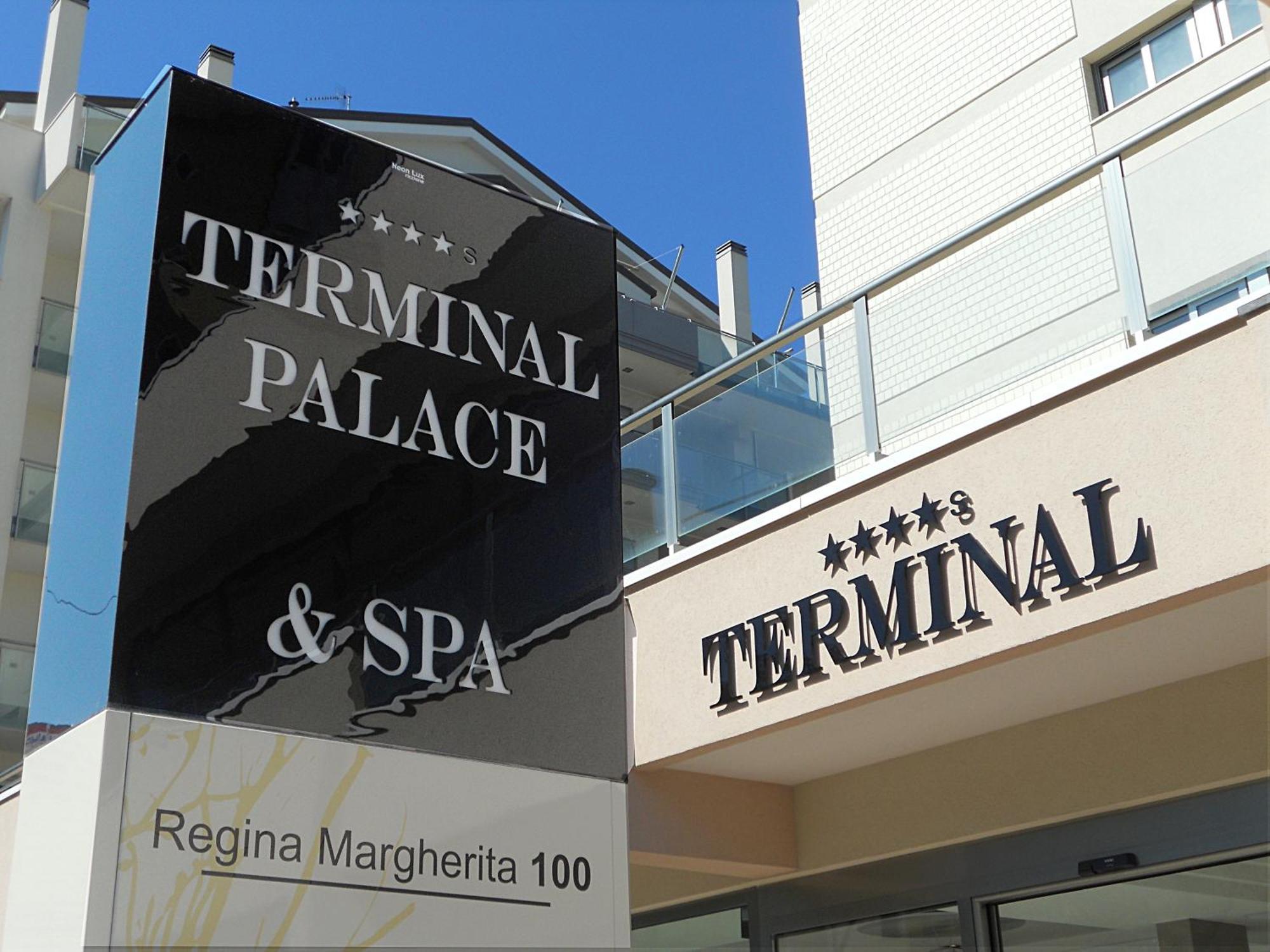 Terminal Palace&SPA Rimini Bagian luar foto