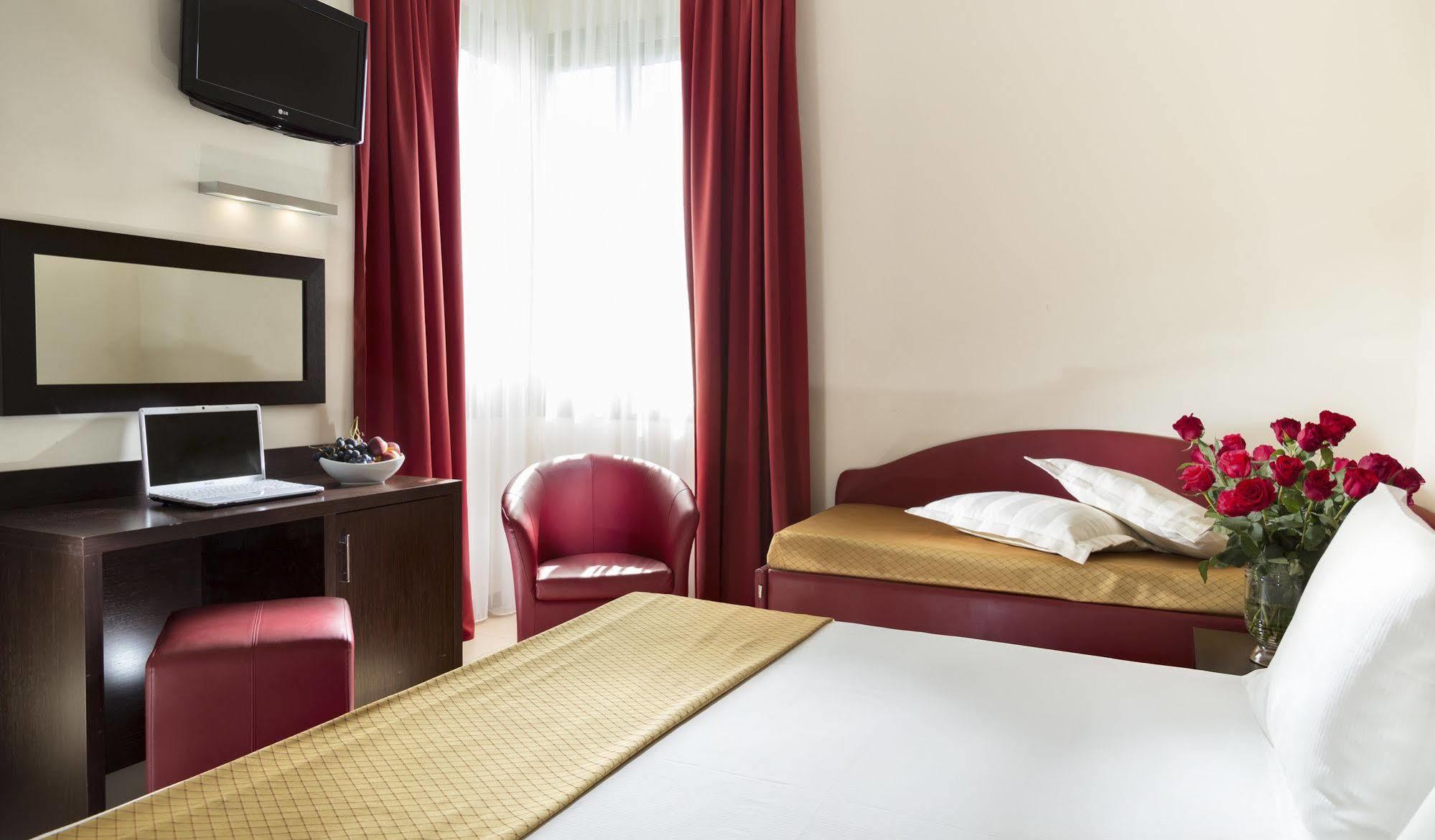 Terminal Palace&SPA Rimini Bagian luar foto